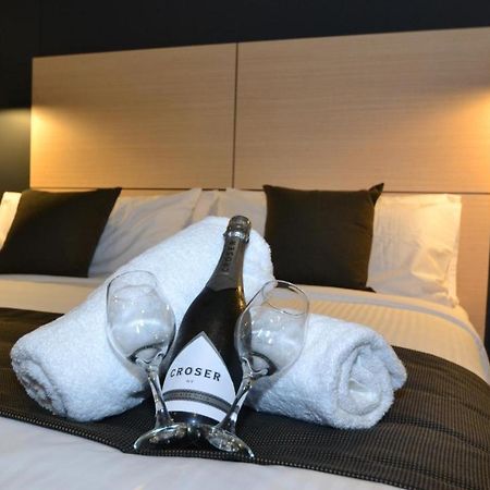 The Astor Suites Goulburn Bagian luar foto