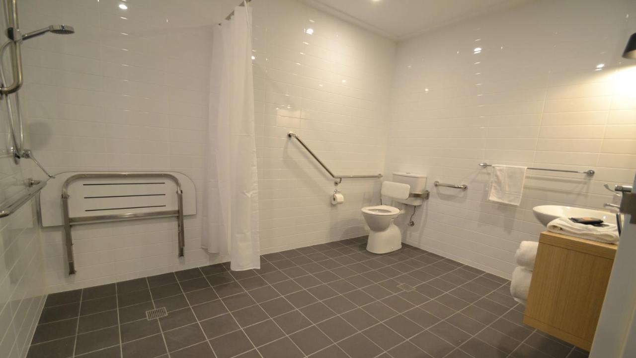 The Astor Suites Goulburn Bagian luar foto